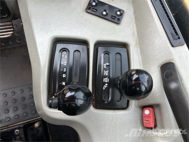 CAT 740B ساحبات مفصلية