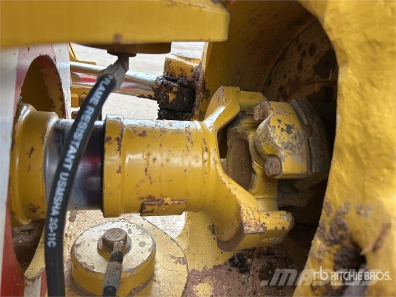 CAT 740B ساحبات مفصلية