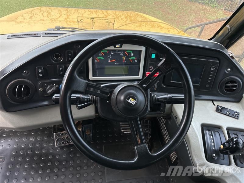 CAT 740B ساحبات مفصلية