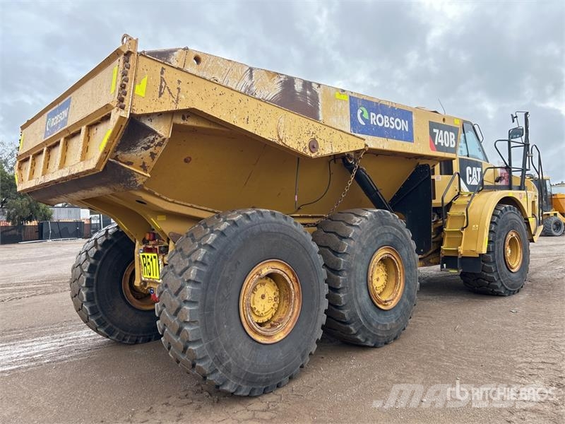 CAT 740B ساحبات مفصلية