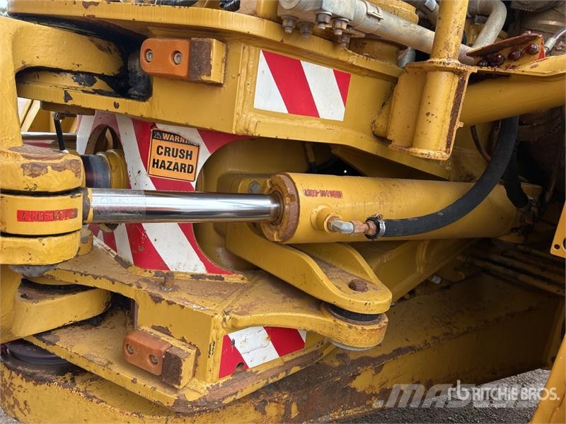 CAT 740B ساحبات مفصلية