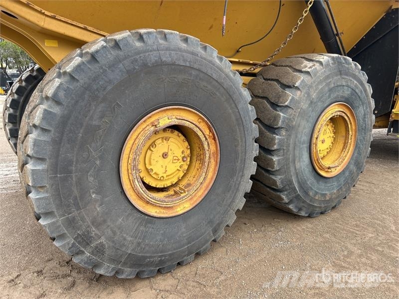 CAT 740B ساحبات مفصلية