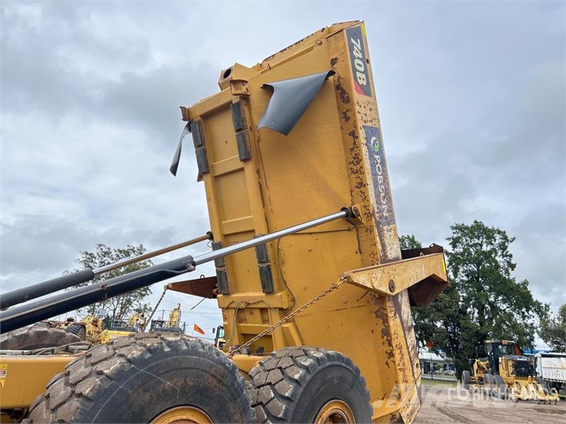 CAT 740B ساحبات مفصلية