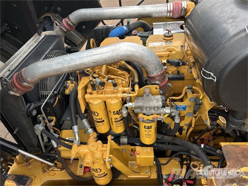 CAT 740B ساحبات مفصلية