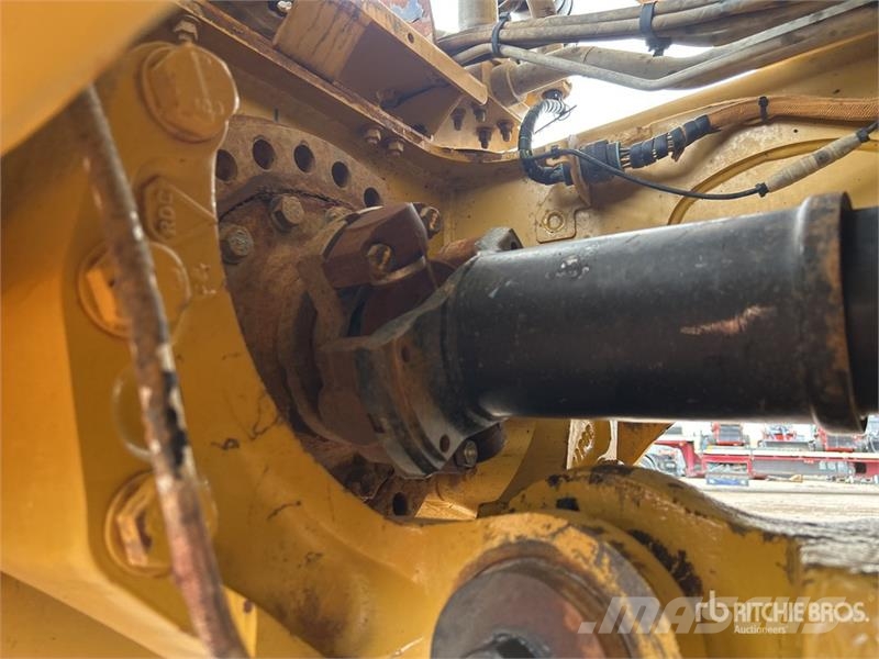 CAT 740B ساحبات مفصلية
