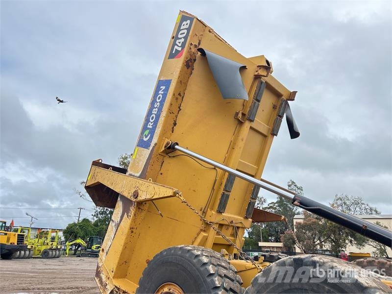 CAT 740B ساحبات مفصلية
