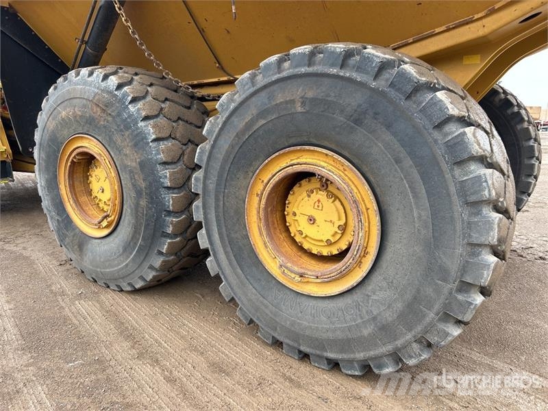 CAT 740B ساحبات مفصلية