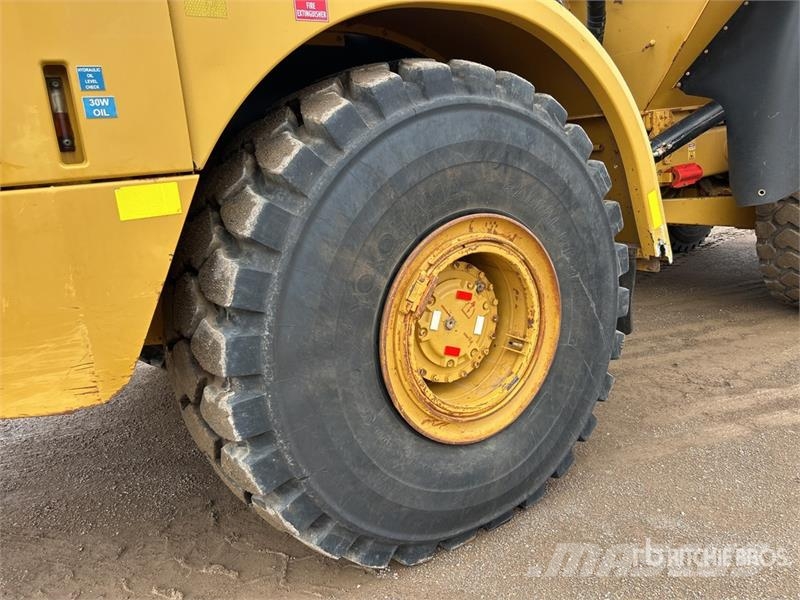 CAT 740B ساحبات مفصلية