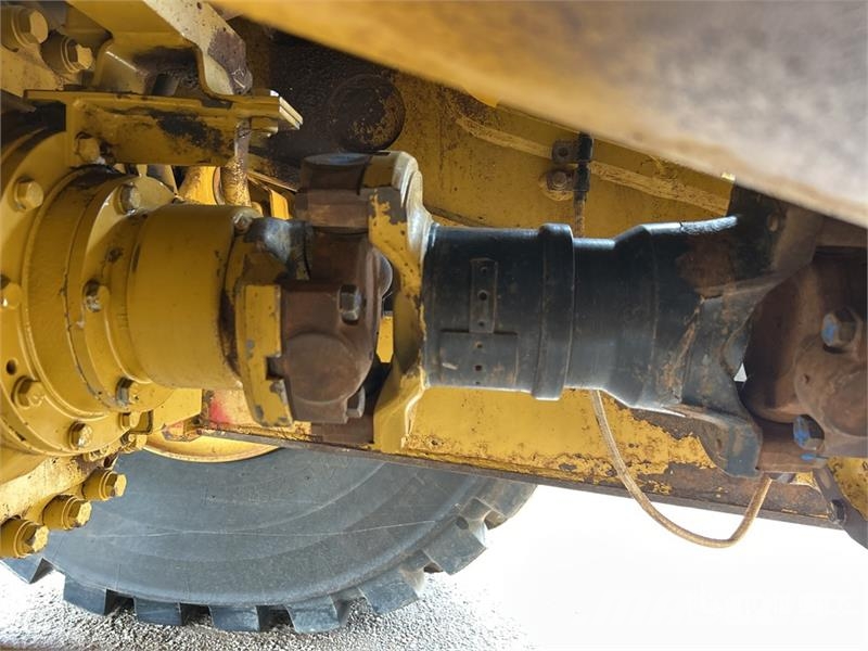 CAT 740B ساحبات مفصلية