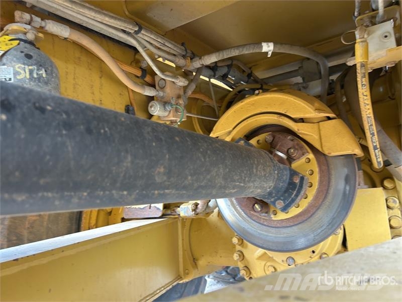 CAT 740B ساحبات مفصلية