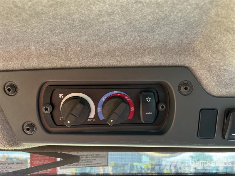 CAT 740GC 30000 L Water Wagon Cisterny na vodu