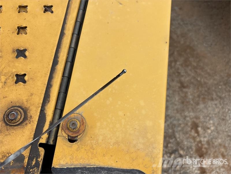 CAT 745 Articulated Dump Truck Kĺbové nákladné autá
