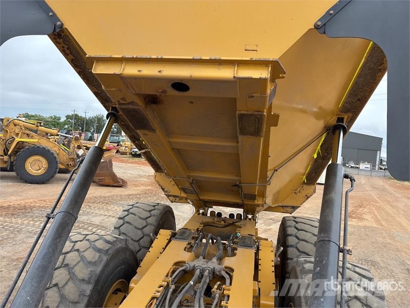 CAT 745 Articulated Dump Truck Liigendraamiga pinnaseveokid