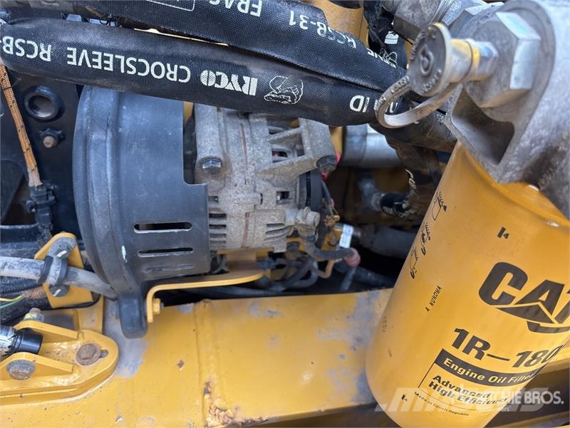 CAT 745 Articulated Dump Truck Liigendraamiga pinnaseveokid