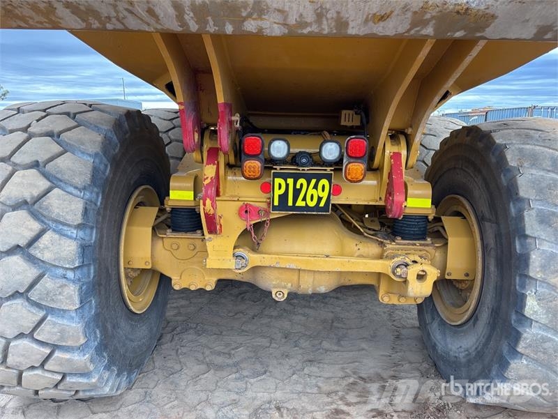 CAT 745 Articulated Dump Truck Kĺbové nákladné autá