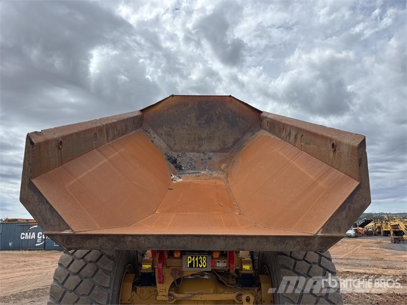 CAT 745 Articulated Dump Truck Csuklósdömperek