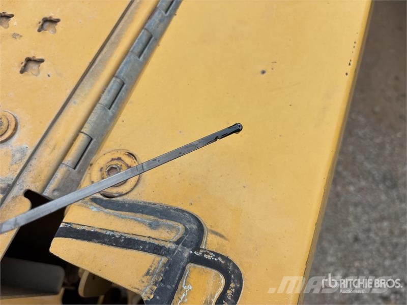 CAT 745 Articulated Dump Truck Liigendraamiga pinnaseveokid