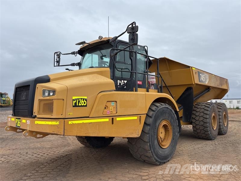 CAT 745 Articulated Dump Truck Liigendraamiga pinnaseveokid