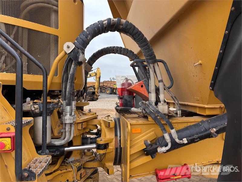 CAT 745 Articulated Dump Truck Liigendraamiga pinnaseveokid