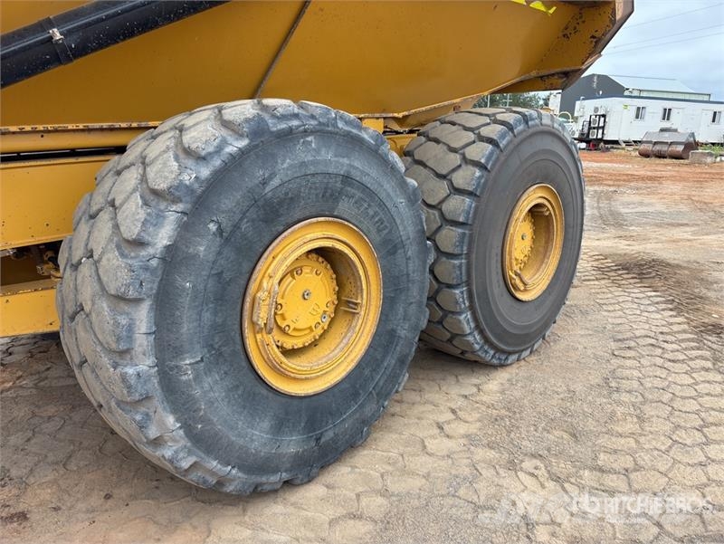 CAT 745 Articulated Dump Truck Liigendraamiga pinnaseveokid