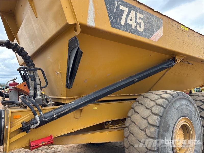 CAT 745 Articulated Dump Truck Kĺbové nákladné autá