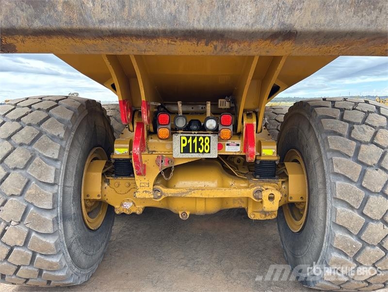 CAT 745 Articulated Dump Truck Csuklósdömperek