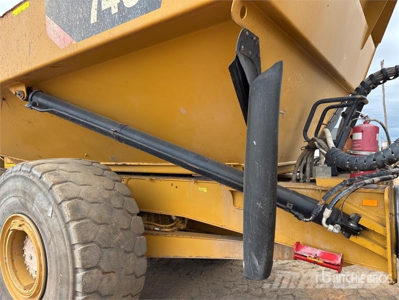 CAT 745 Articulated Dump Truck Kĺbové nákladné autá