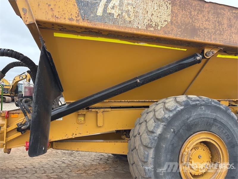 CAT 745 Articulated Dump Truck Liigendraamiga pinnaseveokid