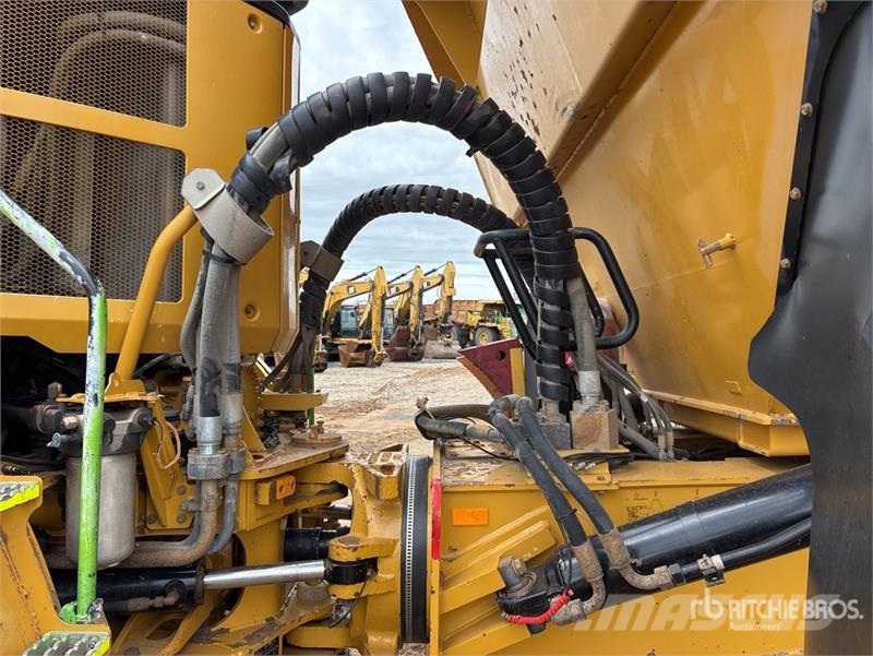 CAT 745 Articulated Dump Truck Csuklósdömperek