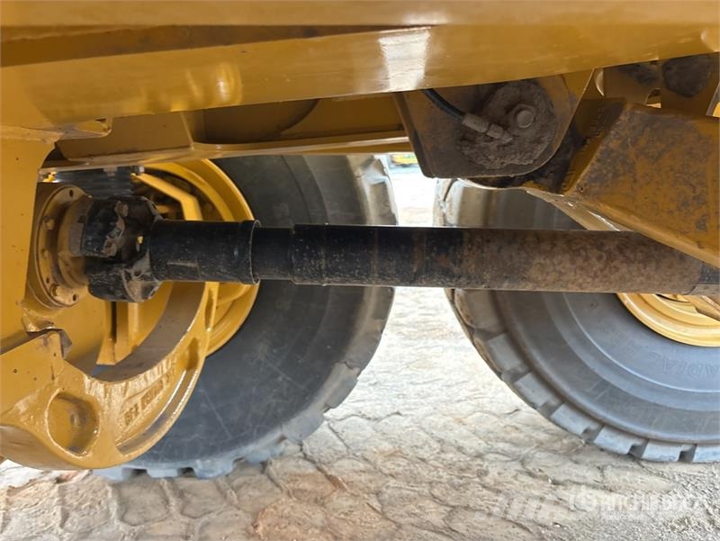 CAT 745 Articulated Dump Truck Liigendraamiga pinnaseveokid