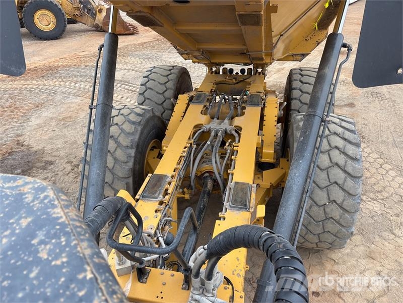 CAT 745 Articulated Dump Truck Liigendraamiga pinnaseveokid