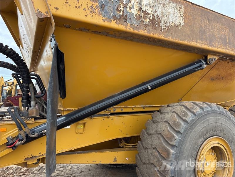 CAT 745 Articulated Dump Truck Csuklósdömperek