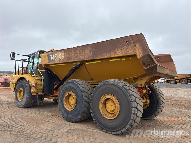CAT 745 Articulated Dump Truck Liigendraamiga pinnaseveokid