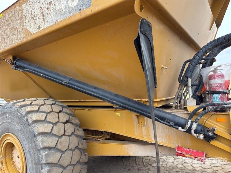 CAT 745 Articulated Dump Truck Liigendraamiga pinnaseveokid