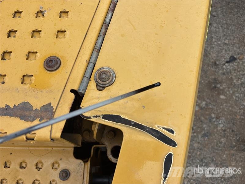 CAT 745 Articulated Dump Truck Liigendraamiga pinnaseveokid