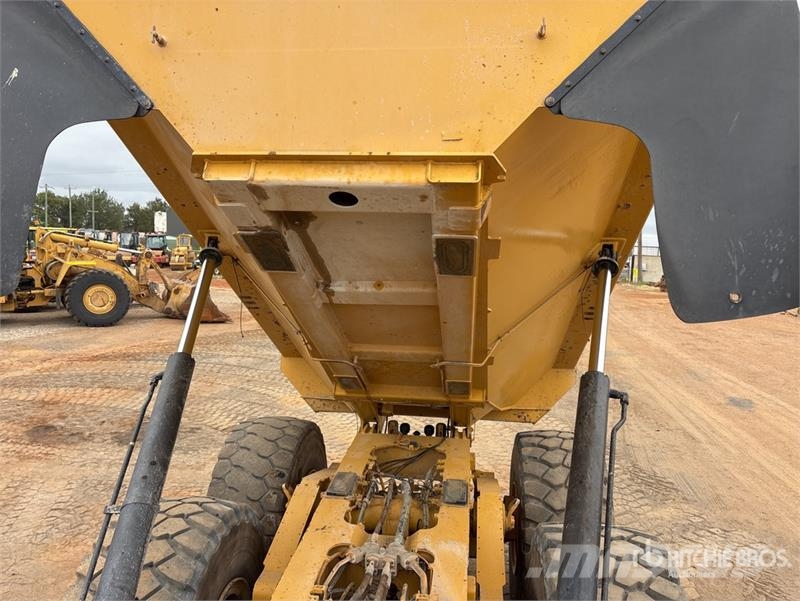 CAT 745 Articulated Dump Truck Liigendraamiga pinnaseveokid