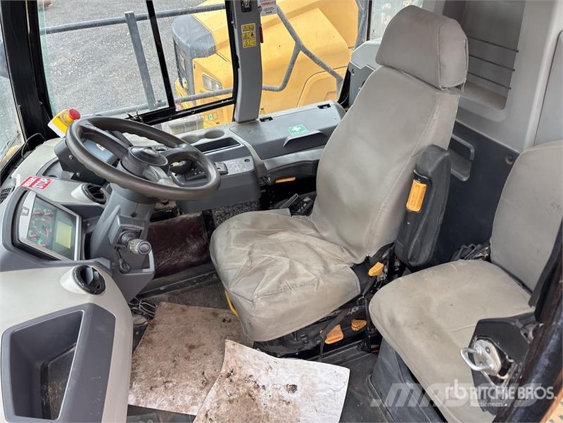 CAT 745 Articulated Dump Truck Liigendraamiga pinnaseveokid