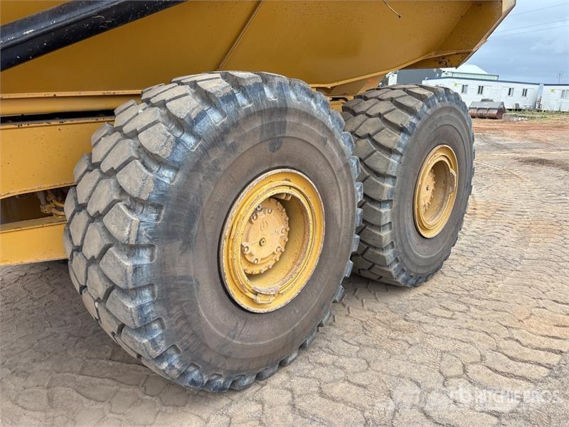 CAT 745 Articulated Dump Truck Liigendraamiga pinnaseveokid