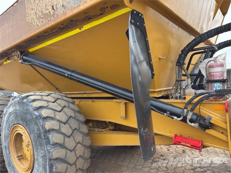 CAT 745 Articulated Dump Truck Liigendraamiga pinnaseveokid