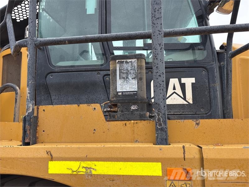 CAT 745 Articulated Dump Truck Liigendraamiga pinnaseveokid