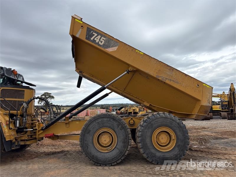 CAT 745 Articulated Dump Truck Kĺbové nákladné autá