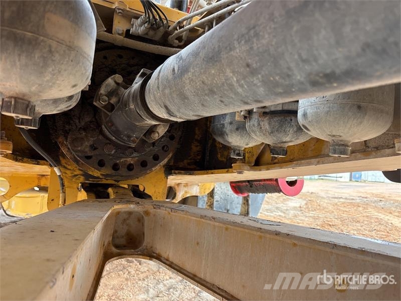 CAT 745 Articulated Dump Truck Kĺbové nákladné autá