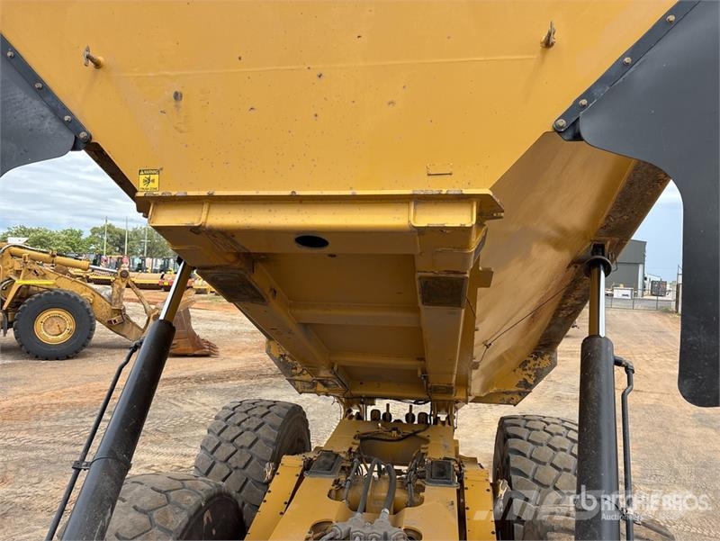 CAT 745 Articulated Dump Truck Csuklósdömperek