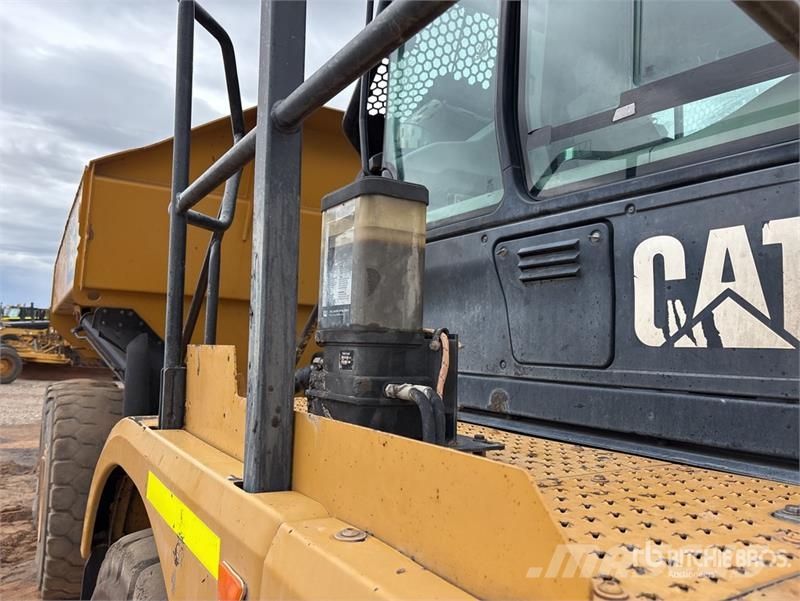 CAT 745 Articulated Dump Truck Kĺbové nákladné autá