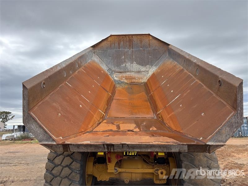 CAT 745 Articulated Dump Truck Kĺbové nákladné autá