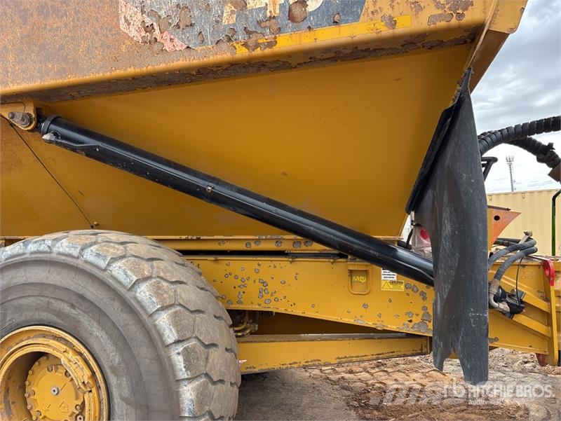 CAT 745 Articulated Dump Truck Csuklósdömperek