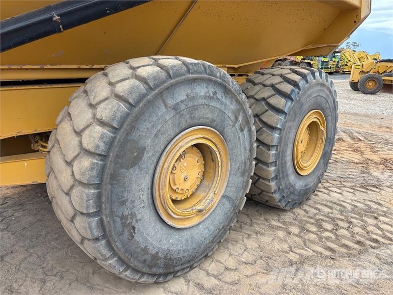CAT 745 Articulated Dump Truck Kĺbové nákladné autá