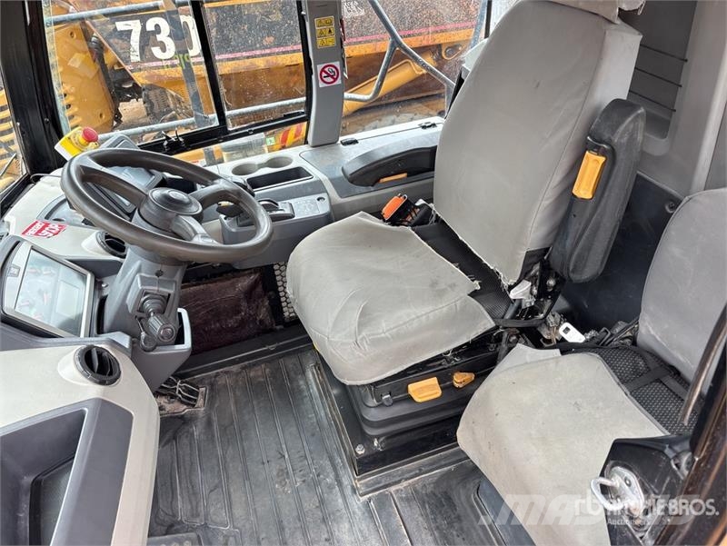CAT 745 Articulated Dump Truck Kĺbové nákladné autá
