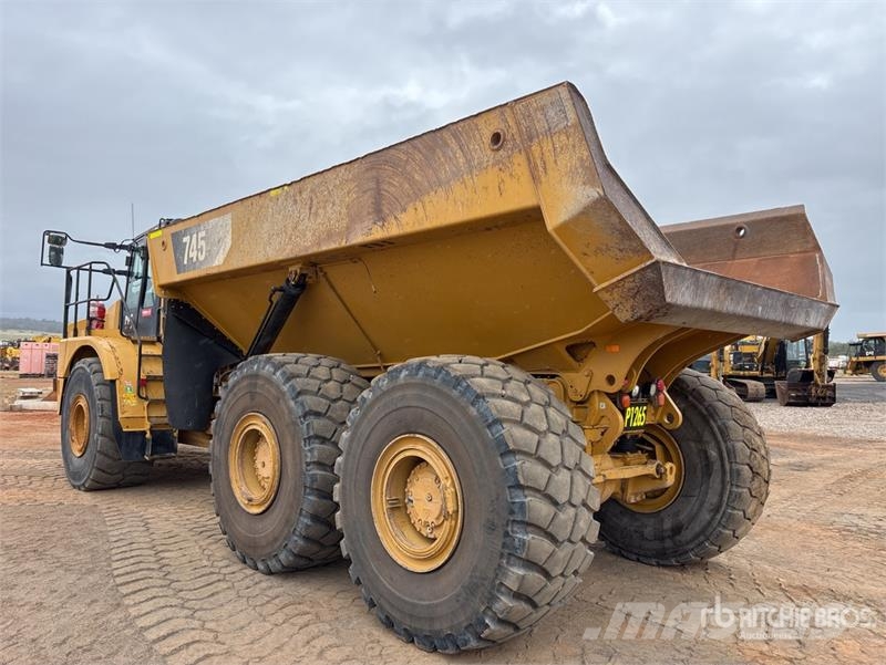 CAT 745 Articulated Dump Truck Liigendraamiga pinnaseveokid