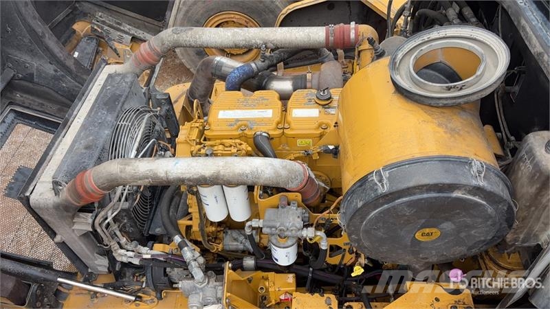 CAT 745 Articulated Dump Truck Kĺbové nákladné autá